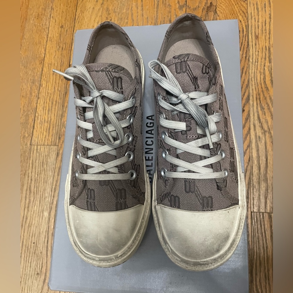 Balenciaga Paris low top sneakers